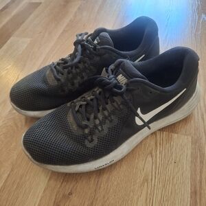 Nike Women's Lunarlon Black and White Athletic Running Shoes